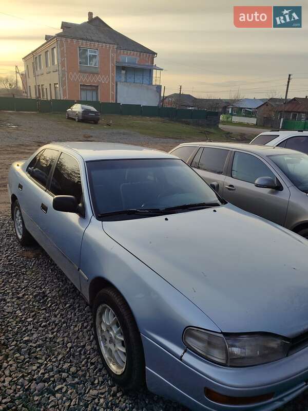 Седан Toyota Camry 1992 в Сараті