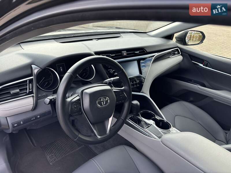 Седан Toyota Camry 2017 в Києві