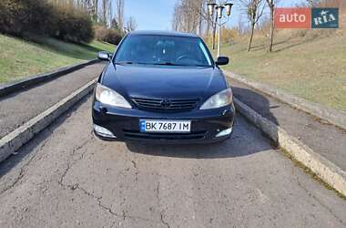 Седан Toyota Camry 2004 в 
