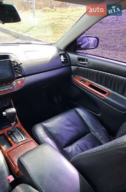 Седан Toyota Camry 2004 в 