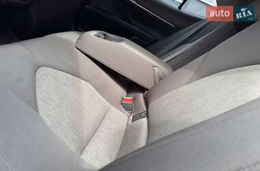 Седан Toyota Camry 2018 в 