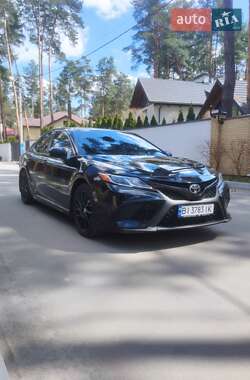 Седан Toyota Camry 2017 в Полтаве