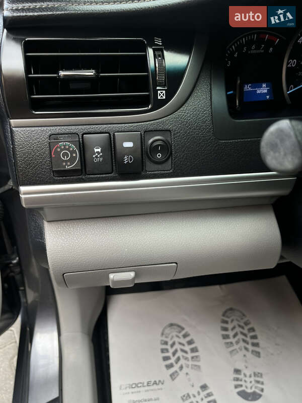 Седан Toyota Camry 2013 в Києві