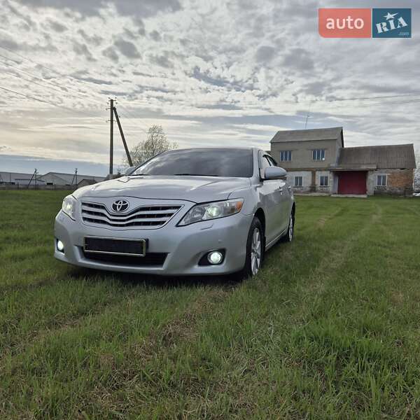 Седан Toyota Camry 2009 в 