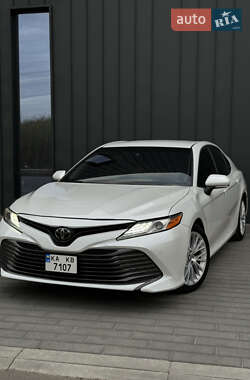 Седан Toyota Camry 2017 в Первомайську