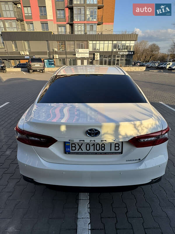 Седан Toyota Camry 2022 в Хмельницком