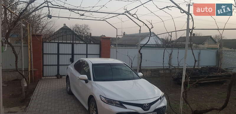 Седан Toyota Camry 2018 в Херсоне