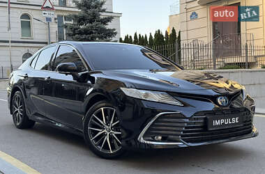 Седан Toyota Camry 2024 в 