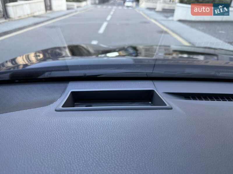Седан Toyota Camry 2024 в Києві