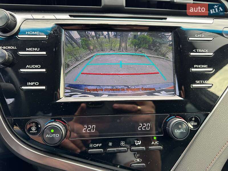 Седан Toyota Camry 2018 в Києві