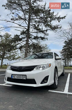 Седан Toyota Camry 2014 в Дніпрі