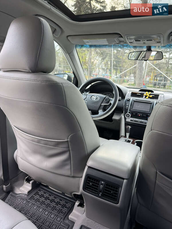 Седан Toyota Camry 2014 в Днепре