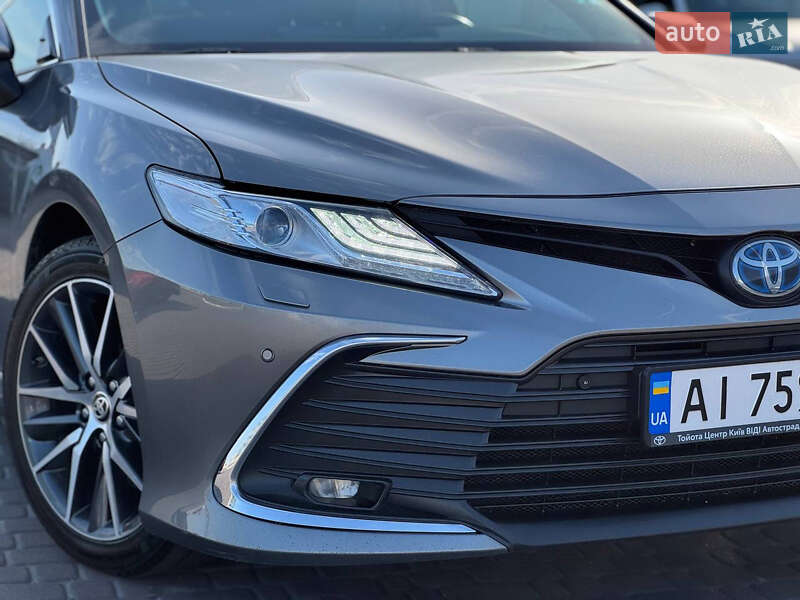 Седан Toyota Camry 2021 в Киеве