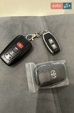 Седан Toyota Camry 2019 в 