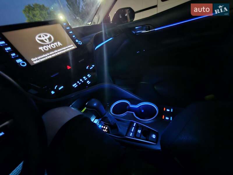 Седан Toyota Camry 2022 в Умані