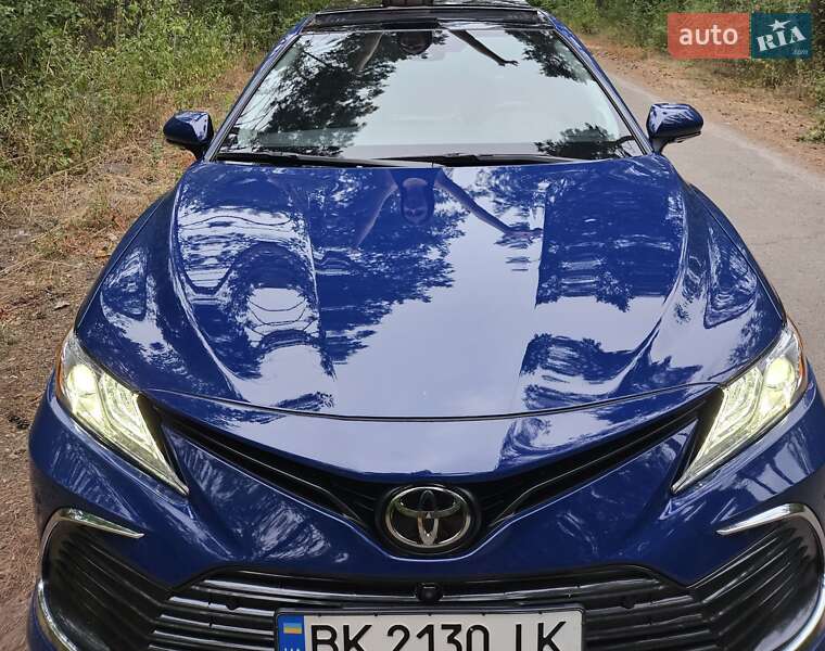 Седан Toyota Camry 2022 в Умані