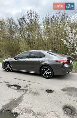 Седан Toyota Camry 2019 в 