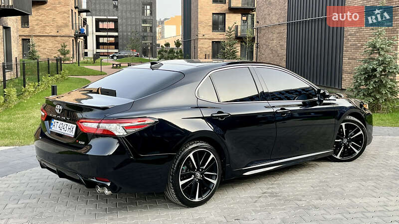 Седан Toyota Camry 2017 в Івано-Франківську