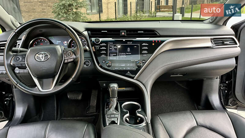 Седан Toyota Camry 2017 в Івано-Франківську