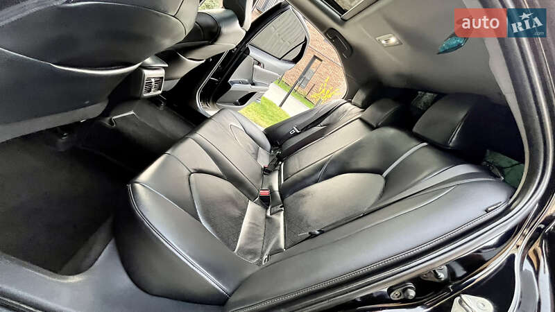 Седан Toyota Camry 2017 в Івано-Франківську