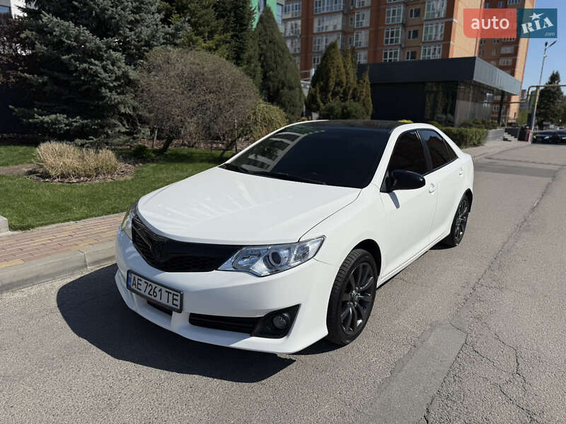 Седан Toyota Camry 2015 в 