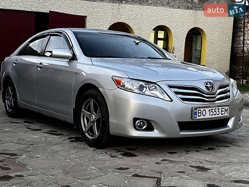 Седан Toyota Camry 2010 в Тернополі