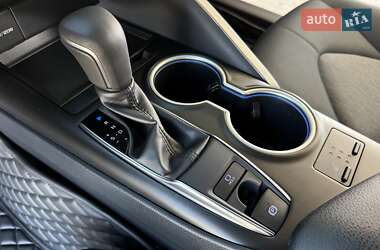 Седан Toyota Camry 2022 в 