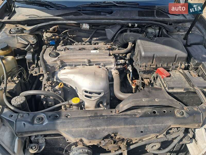 Седан Toyota Camry 2004 в Запоріжжі