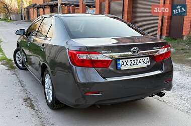 Седан Toyota Camry 2013 в 