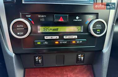 Седан Toyota Camry 2013 в 