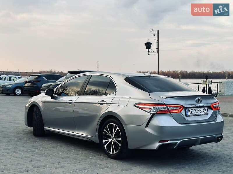 Седан Toyota Camry 2019 в Днепре
