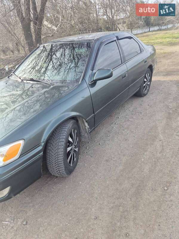 Седан Toyota Camry 2000 в Николаеве