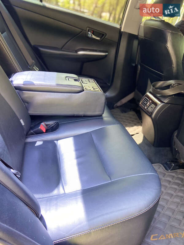 Седан Toyota Camry 2014 в Дніпрі