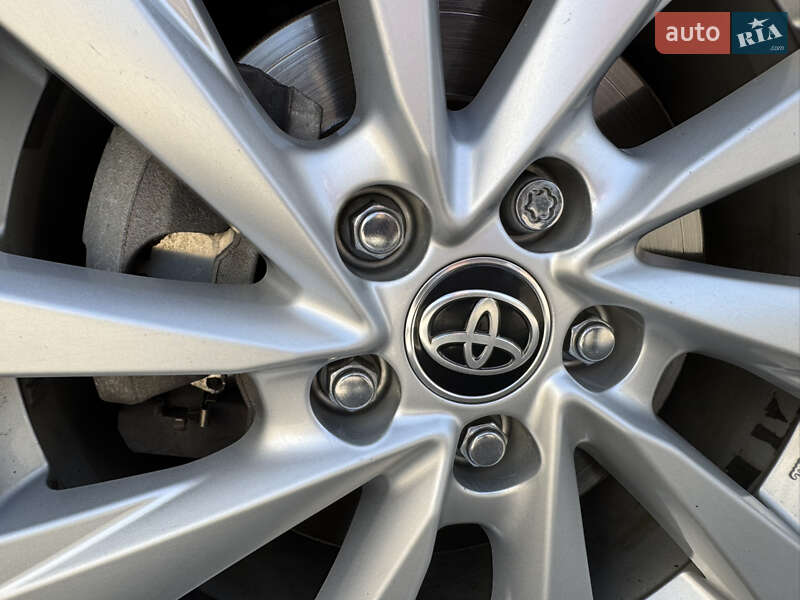 Седан Toyota Camry 2021 в Полтаве