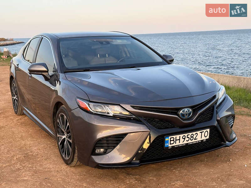 Toyota Camry 2019