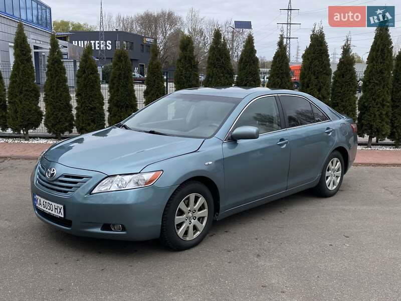 Седан Toyota Camry 2009 в Киеве