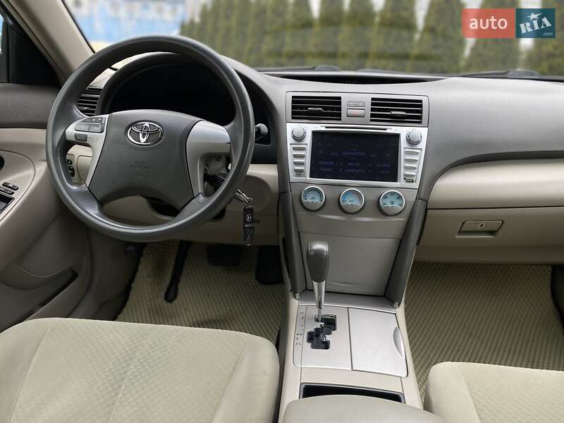 Седан Toyota Camry 2009 в Киеве