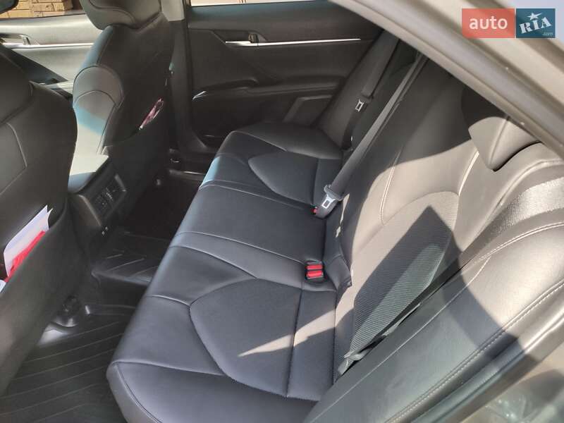 Седан Toyota Camry 2021 в Днепре