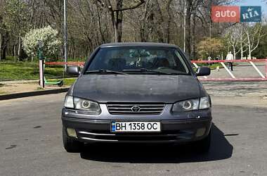 Седан Toyota Camry 1998 в 