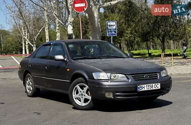 Седан Toyota Camry 1998 в 