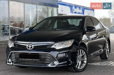 Седан Toyota Camry 2016 в Киеве