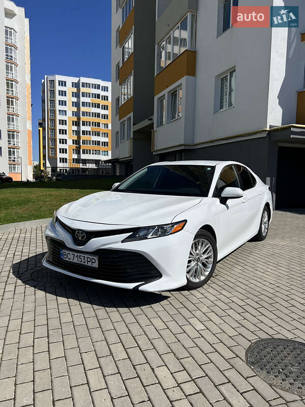 Toyota Camry 2019