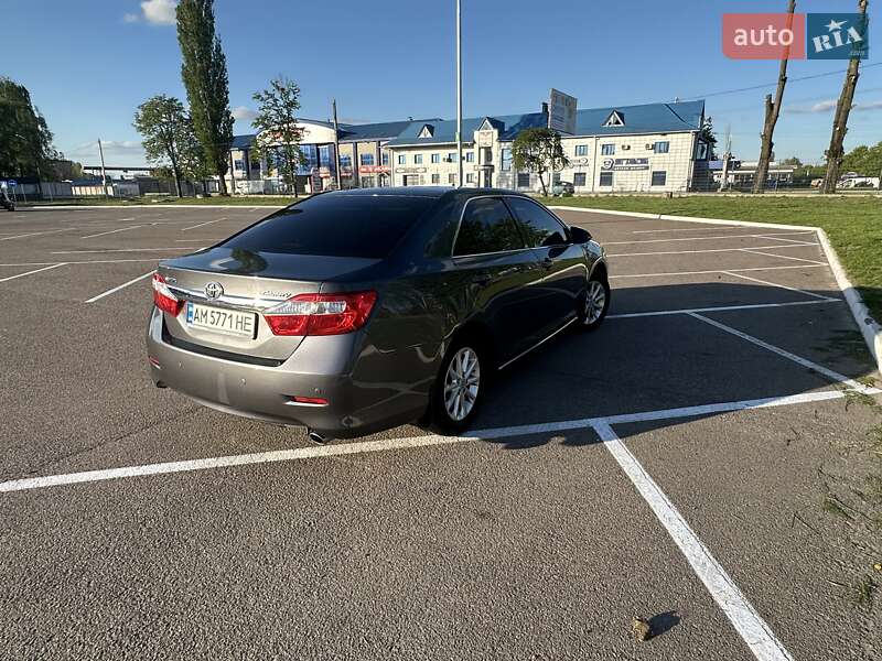 Седан Toyota Camry 2012 в Житомире
