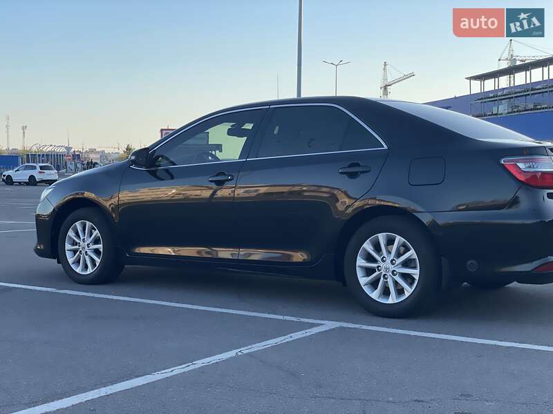 Седан Toyota Camry 2015 в Виннице
