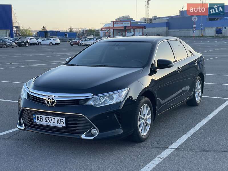 Седан Toyota Camry 2015 в Виннице