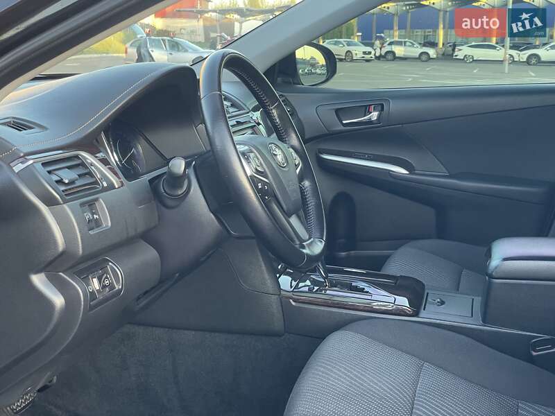 Седан Toyota Camry 2015 в Виннице