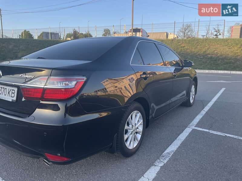 Седан Toyota Camry 2015 в Виннице