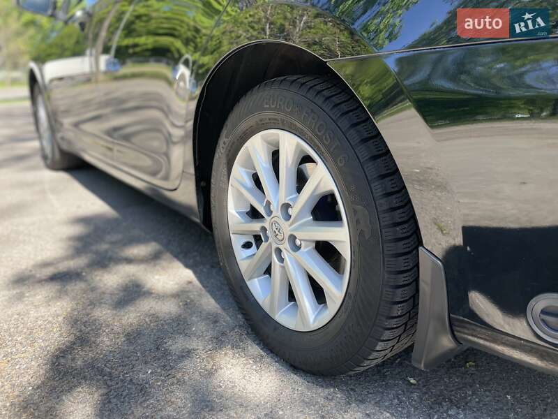 Седан Toyota Camry 2015 в Виннице