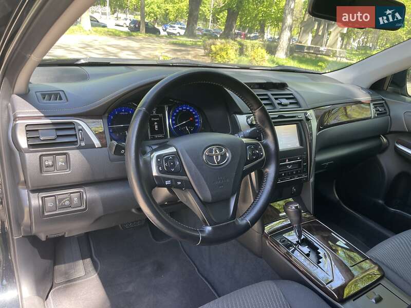 Седан Toyota Camry 2015 в Виннице