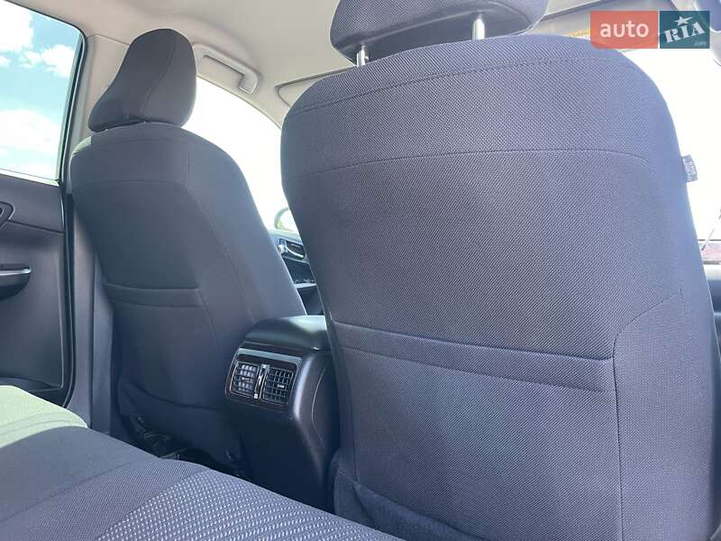 Седан Toyota Camry 2015 в Виннице